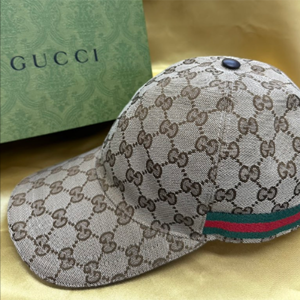 グッチのキャップ