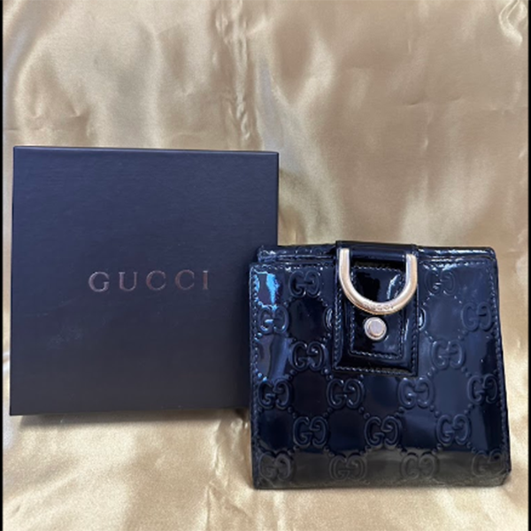 グッチ二つ折り財布
